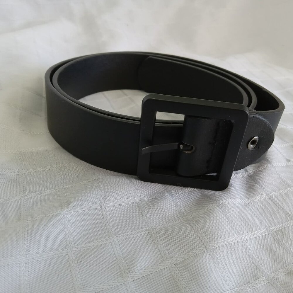 New black leather-looking belt - Lenght in the picture
